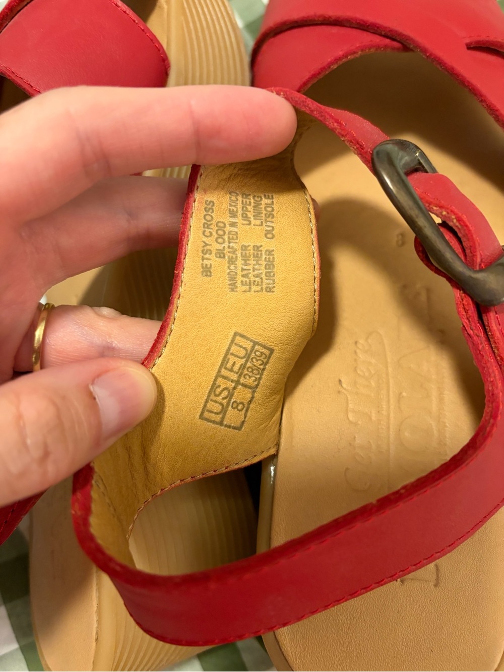 Famolare Red Suede Crisscross Sandal - Size 8 - Picture 4 of 5